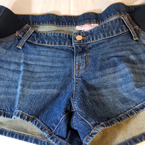 Isabel Maternity Shorts - Picture 1 of 4